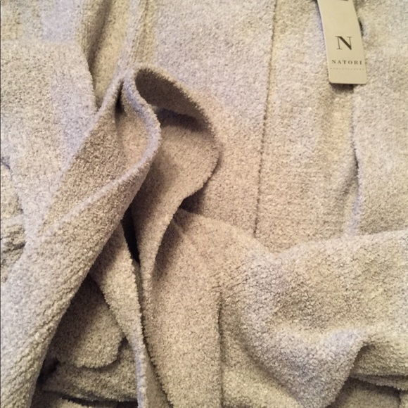 Natori Aura Sweater Robe Soft Dove Gray NWT Size Medium - Picture 8 of 10